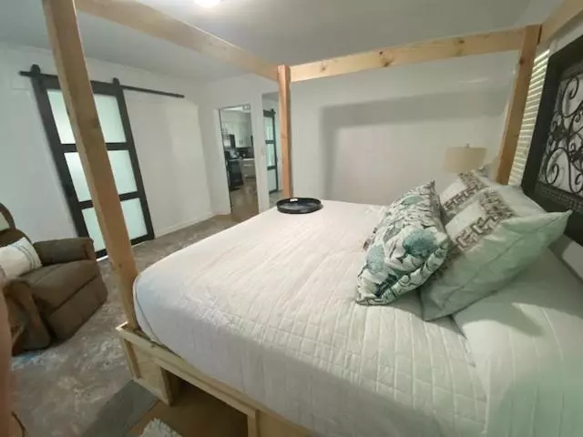 ペンション The White Cottage