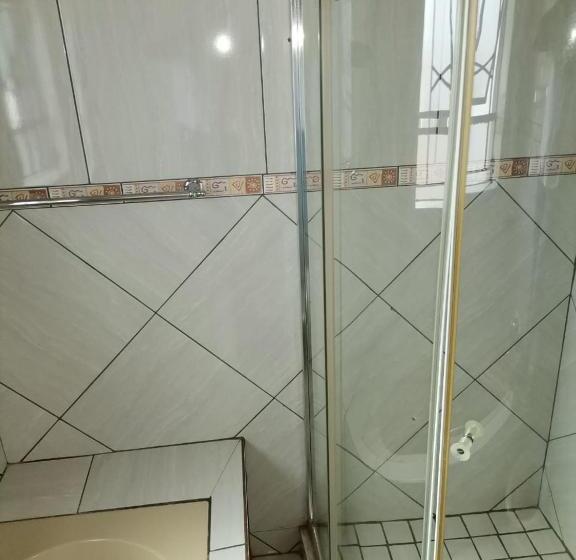 酒店 Kgakgamela Road Lodge