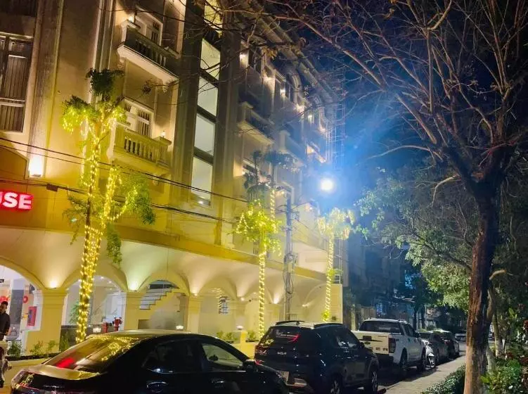 هتل Khách Sạn Romo