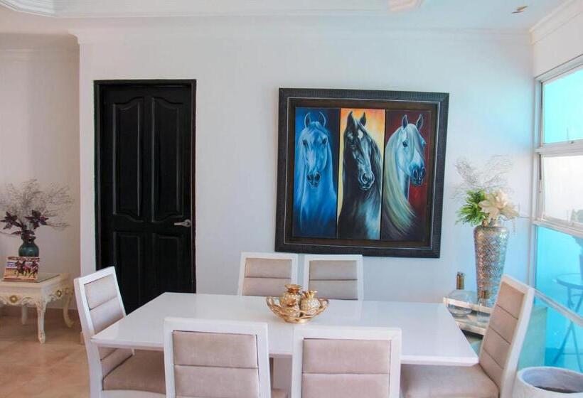 פנסיון Hostal Confort Plaza