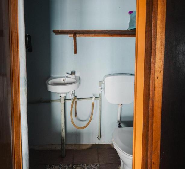 אתר נופש Beachfront Hut Upstairs Astra Beach Shack Chalet