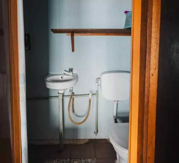 Lomakeskus Beachfront Hut Upstairs Astra   Beach Shack Chalet