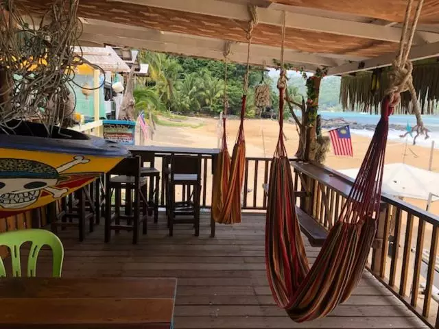Lomakeskus Beachfront Hut Upstairs Astra   Beach Shack Chalet