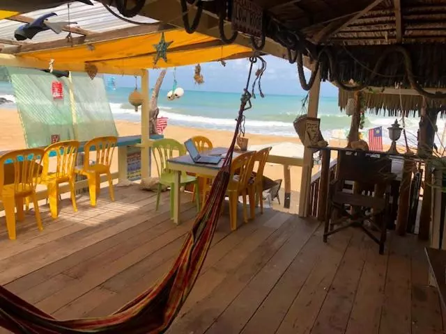 Lomakeskus Beachfront Hut Upstairs Astra   Beach Shack Chalet