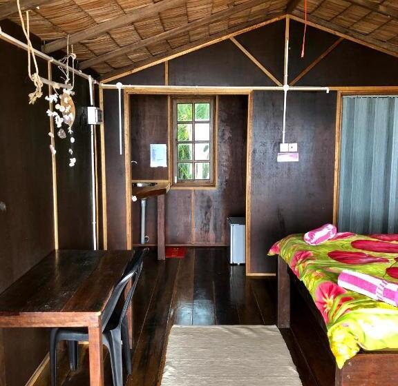 אתר נופש Beachfront Hut Upstairs Astra Beach Shack Chalet