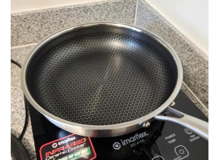 Dg Condotel @manhattan Plaza T2 Studio With Balcony , 50 Inch Tv And Unli Wifi @araneta Cubao Quezon