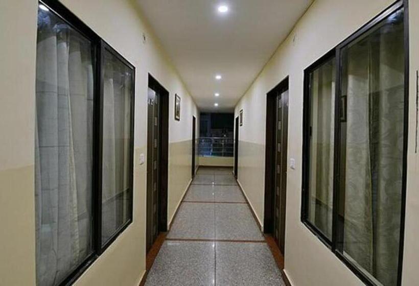 Fabhotel Collection Hotel Sky Heights