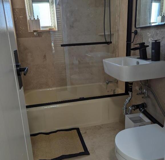 Fully Renovated Manhattan Gem