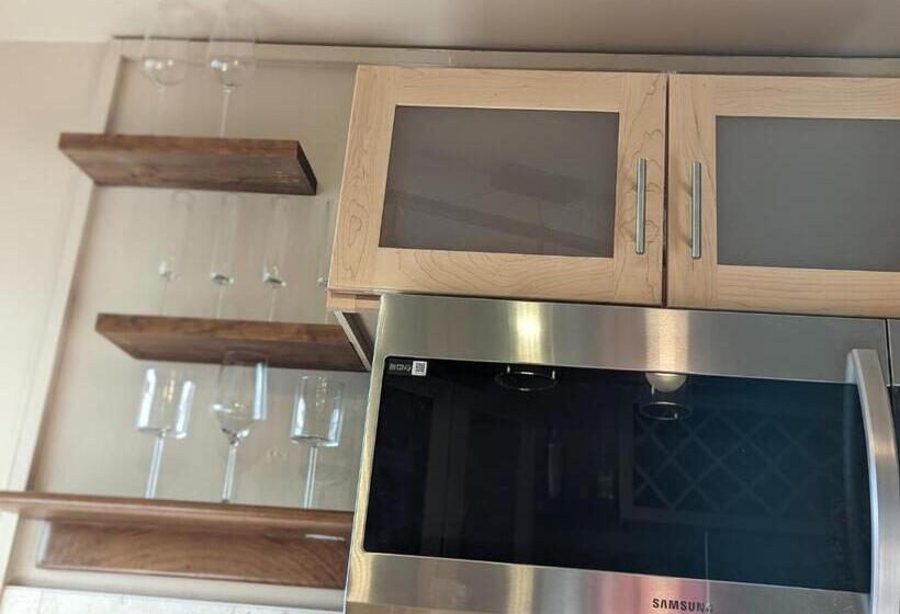 Fully Renovated Manhattan Gem