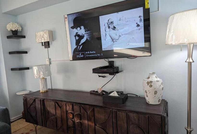 Fully Renovated Manhattan Gem