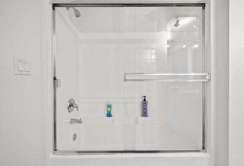 Heart Of Santa Monica , Orange Pearl Condo