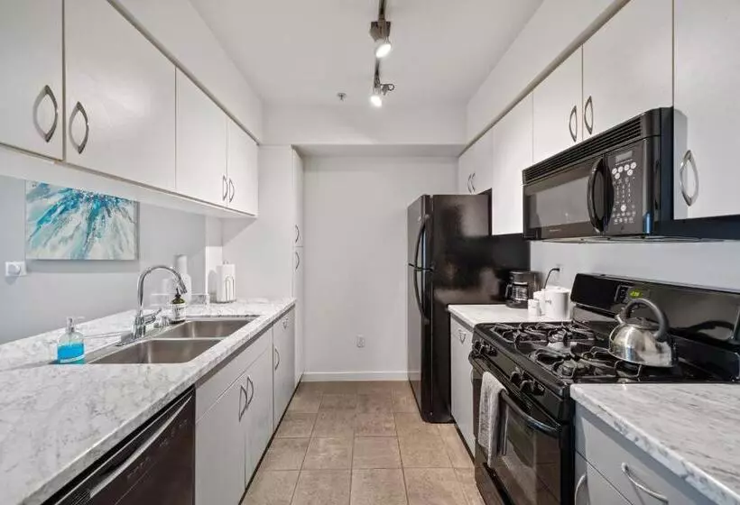 Heart Of Santa Monica , Orange Pearl Condo