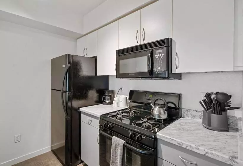 Heart Of Santa Monica , Orange Pearl Condo