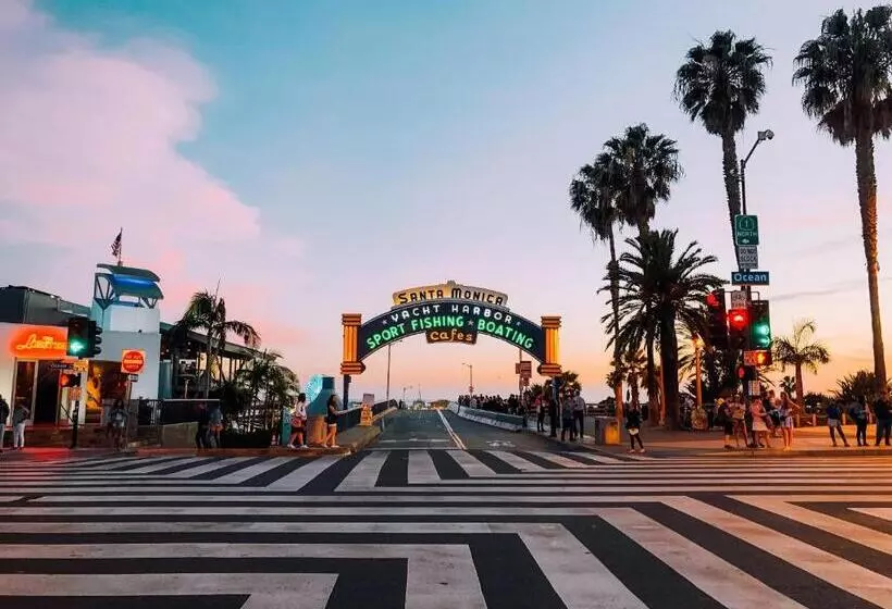 Heart Of Santa Monica , Orange Pearl Condo