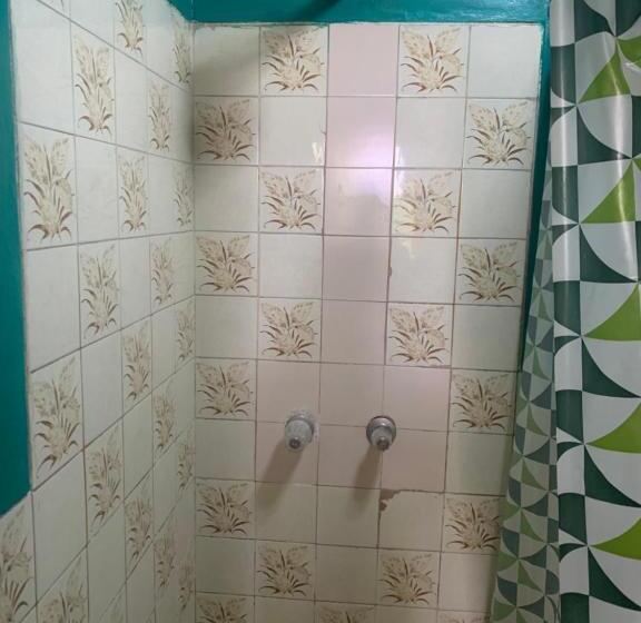 酒店 Hostal Residencial La Esmeralda