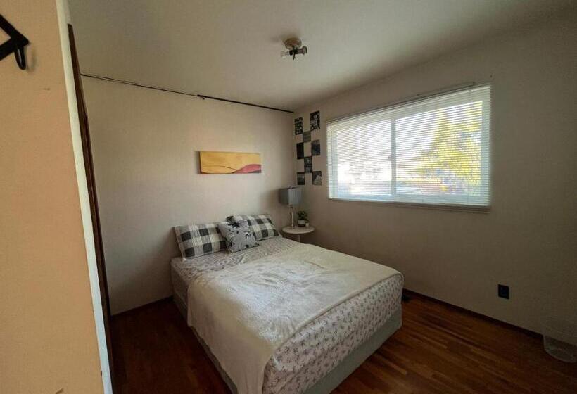 Pensionat Private Queen Bed In Delta/surrey With Garden View