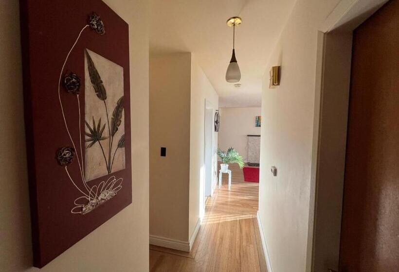 Pensionat Private Queen Bed In Delta/surrey With Garden View