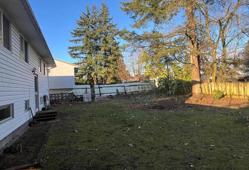 Pensionat Private Queen Bed In Delta/surrey With Garden View