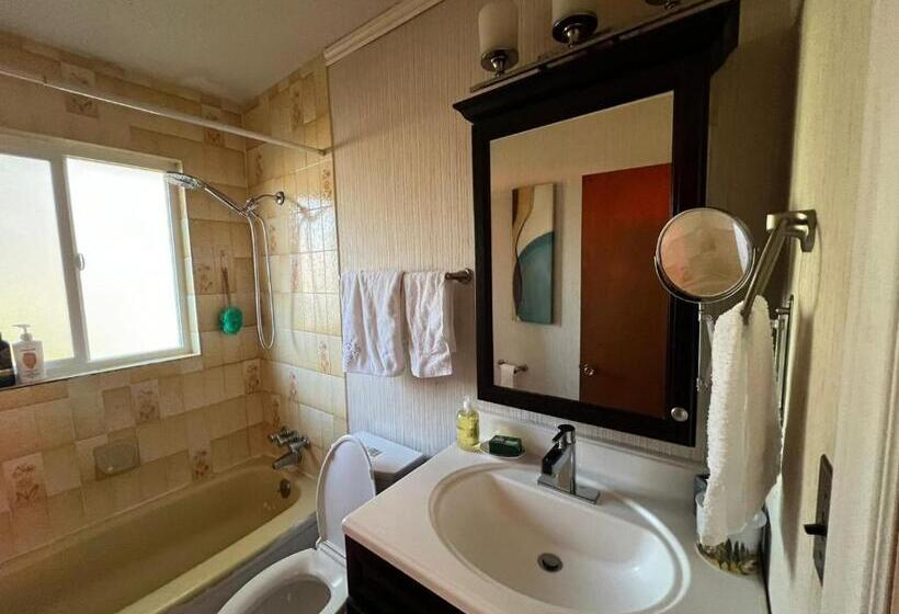 Pensionat Private Queen Bed In Delta/surrey With Garden View