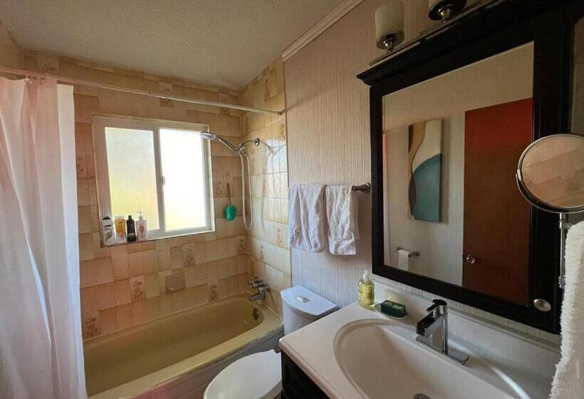 Pensionat Private Queen Bed In Delta/surrey With Garden View