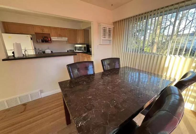 ペンション Private Queen Bed In Delta/surrey With Garden View