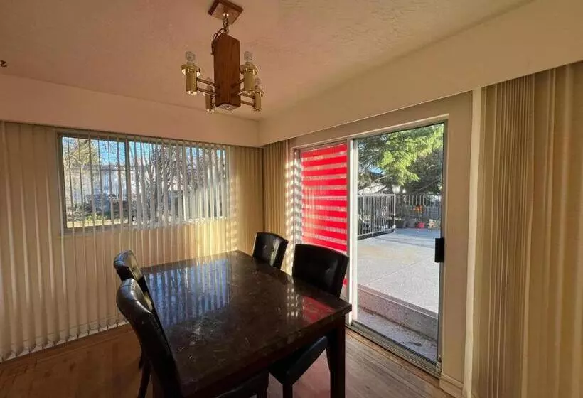ペンション Private Queen Bed In Delta/surrey With Garden View
