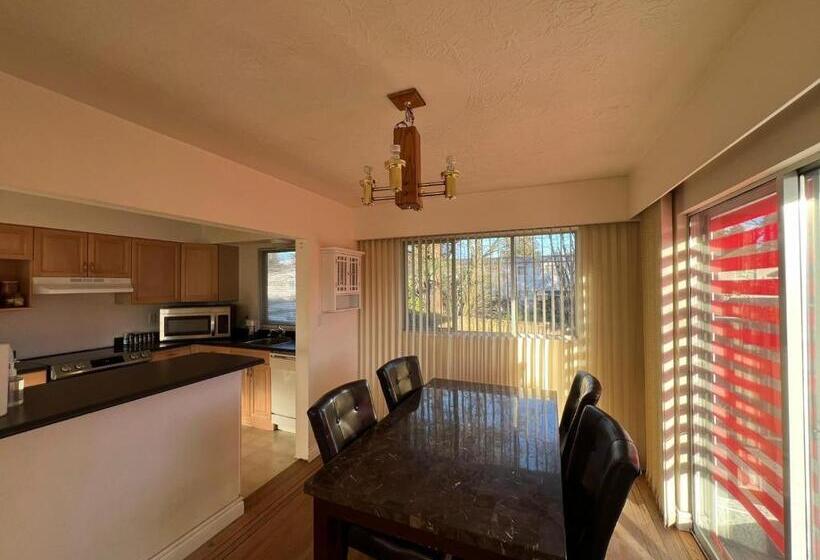 Pensionat Private Queen Bed In Delta/surrey With Garden View