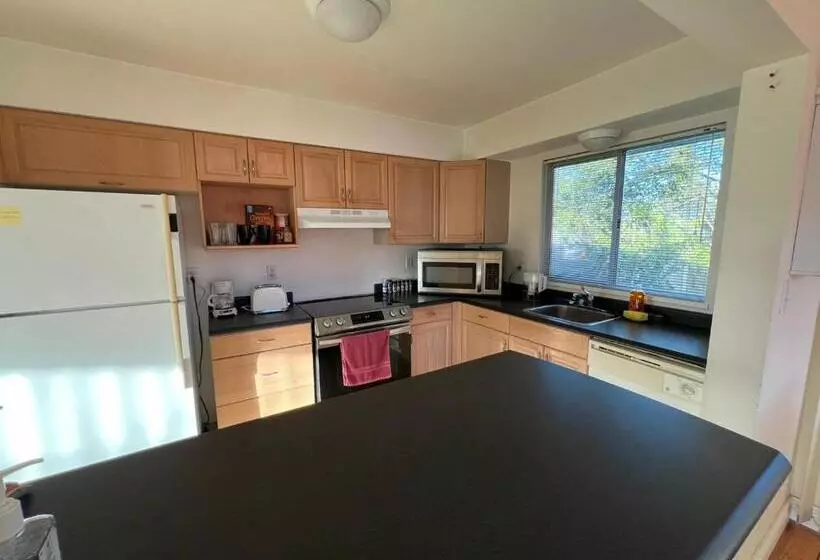 ペンション Private Queen Bed In Delta/surrey With Garden View