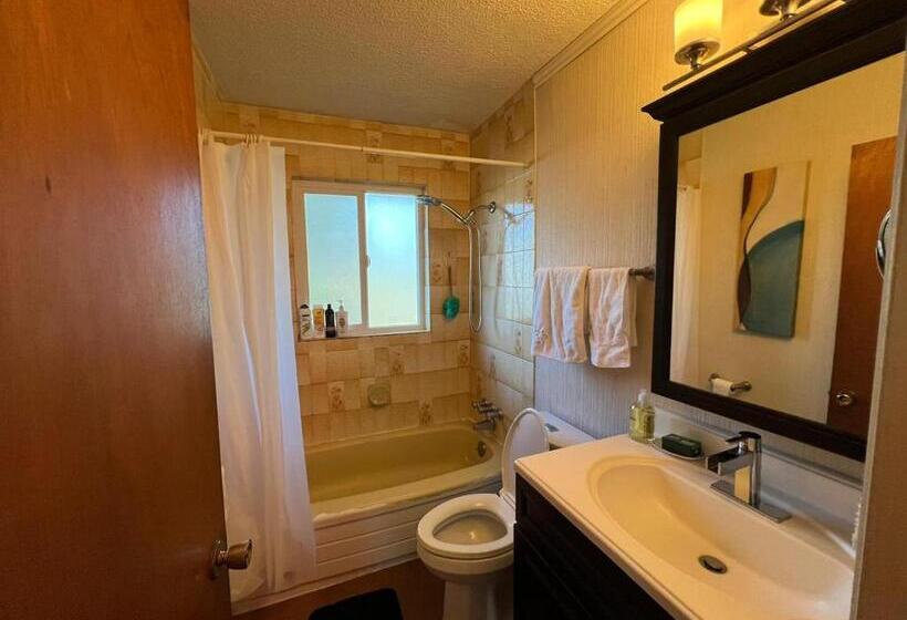 Pensionat Private Queen Bed In Delta/surrey With Garden View