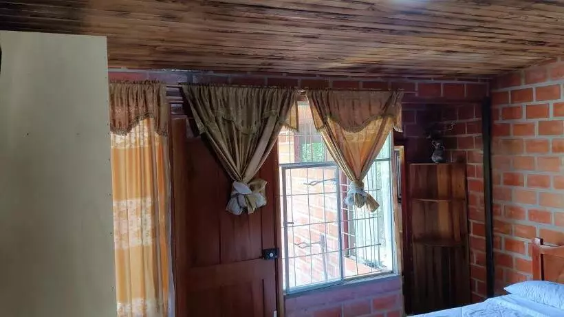 Aamiaismajoitus (B&B) Hostería La Tolita De John 8 Pax