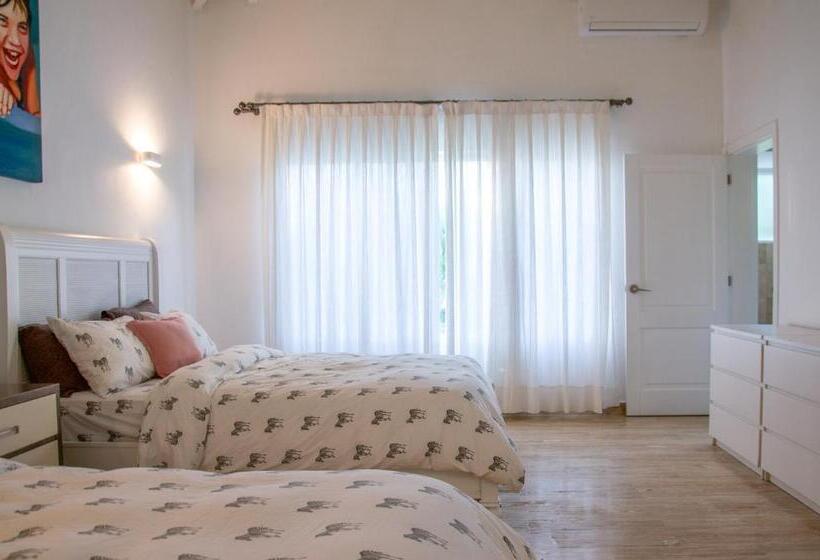 تختخواب و صبحانه Villa Bikini