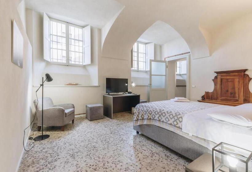 هتل Foresteria Il Voltone