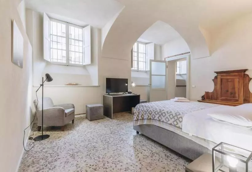 هتل Foresteria Il Voltone