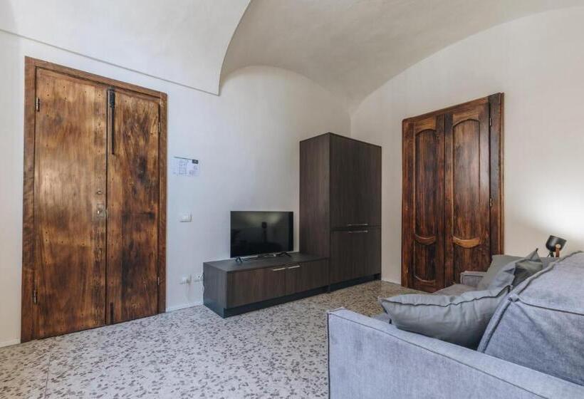 هتل Foresteria Il Voltone