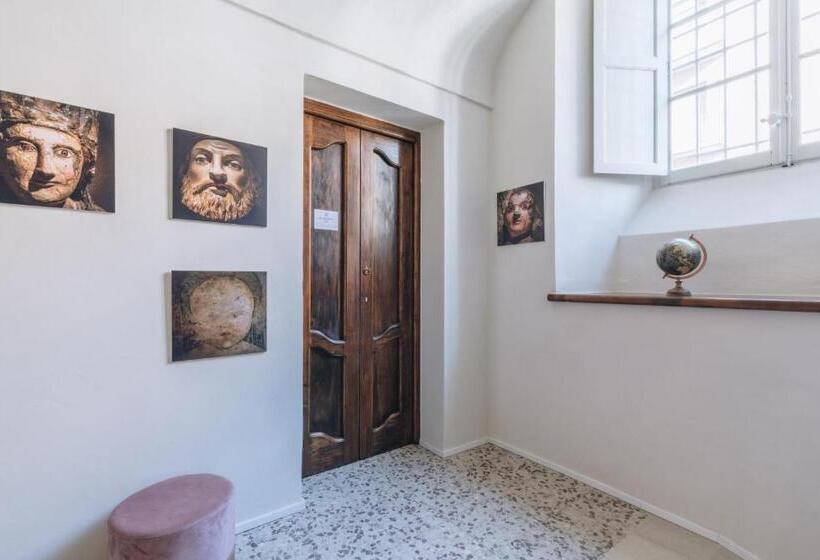 هتل Foresteria Il Voltone