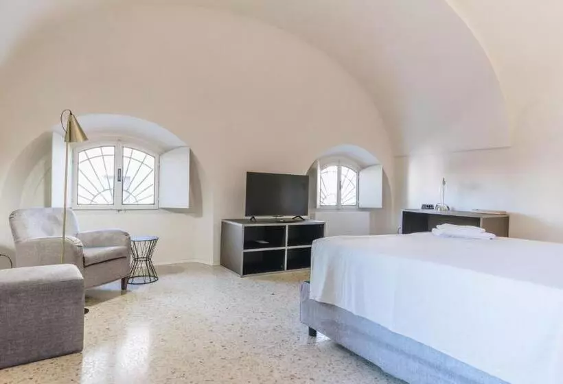 هتل Foresteria Il Voltone