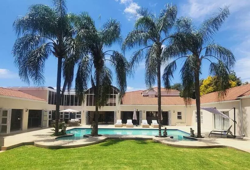 Hotelli Villa Reis   The Villa Of Kings