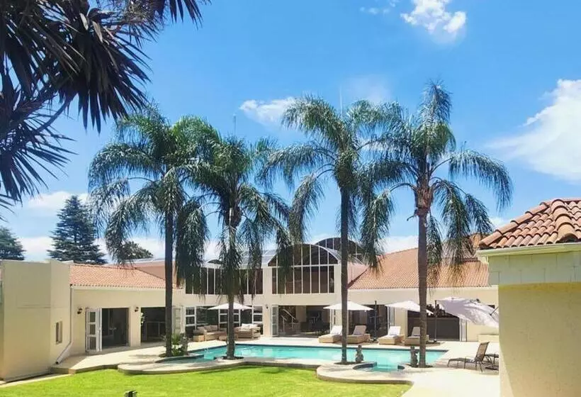 Hotelli Villa Reis   The Villa Of Kings