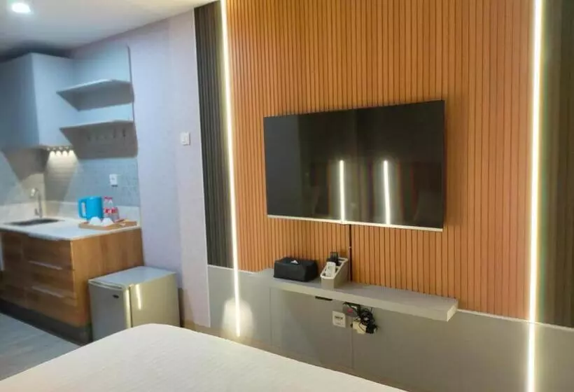 Newly Renovated Apartement @ Collins Boulevard