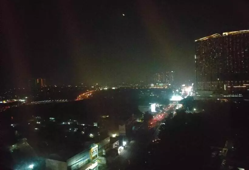 Newly Renovated Apartement @ Collins Boulevard