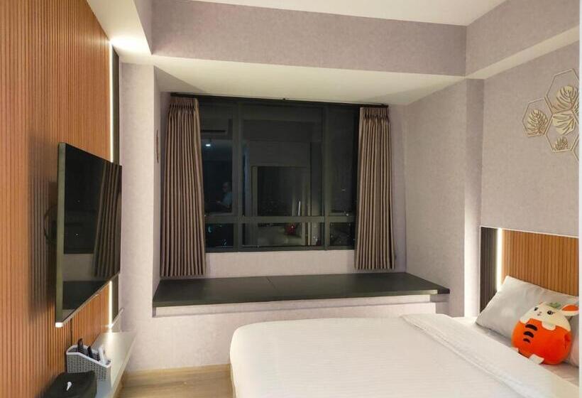 Newly Renovated Apartement @ Collins Boulevard