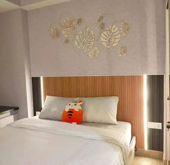 Newly Renovated Apartement @ Collins Boulevard
