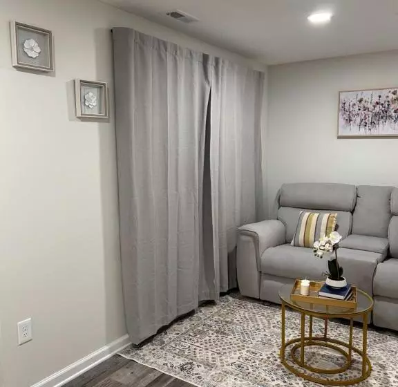 ペンション Luxurious Basement Guest Suite In Elkridge