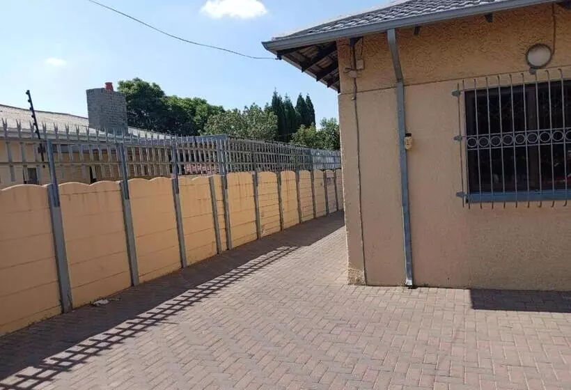 پانسیون Pearl Guest House Kempton Park