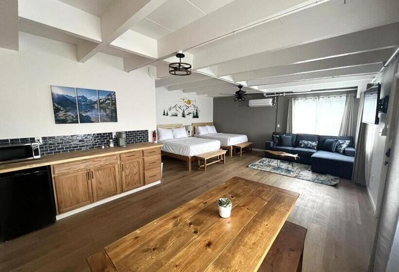 Отель Wofford Village Studios