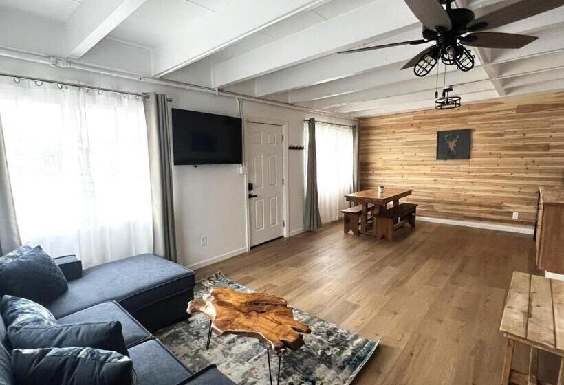 Отель Wofford Village Studios