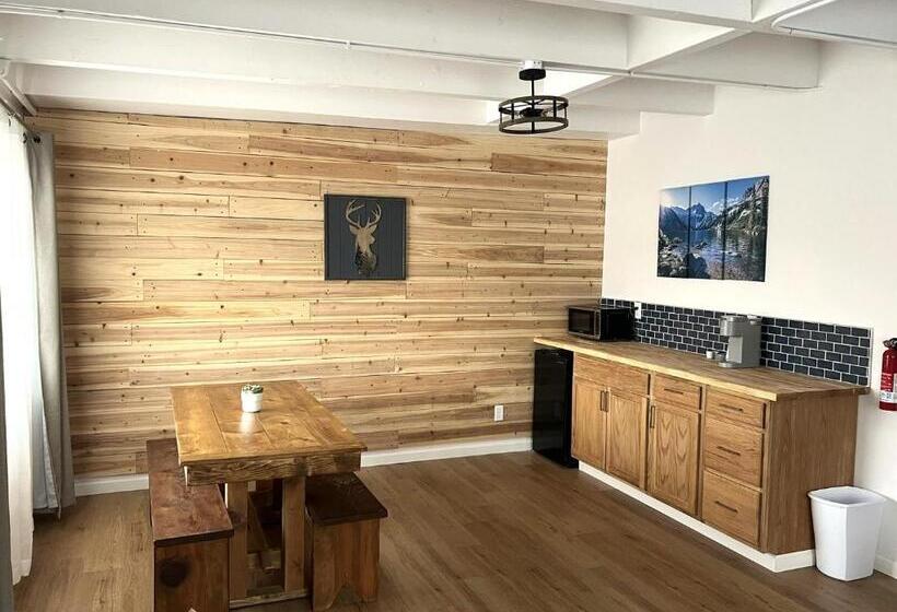 Отель Wofford Village Studios