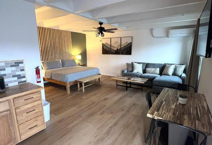 Отель Wofford Village Studios