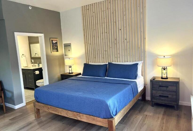 Отель Wofford Village Studios