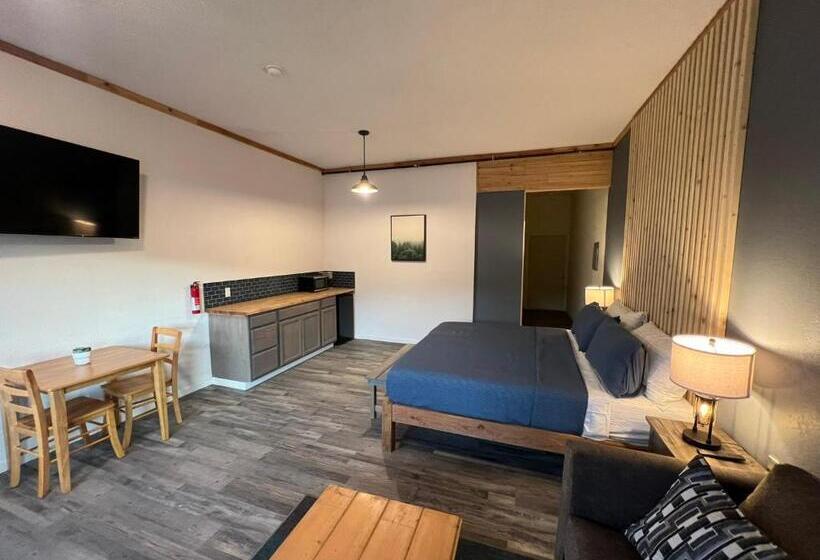 Отель Wofford Village Studios